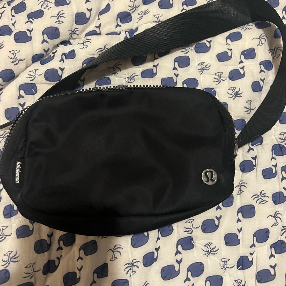 Lululemon Black Beltbag - Picture 2 of 3